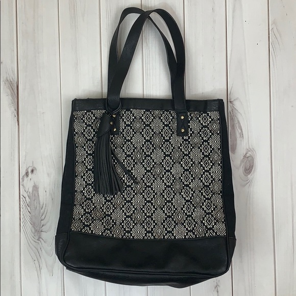 Abercrombie & Fitch Handbags - Abercrombie beaded canvas tote bag